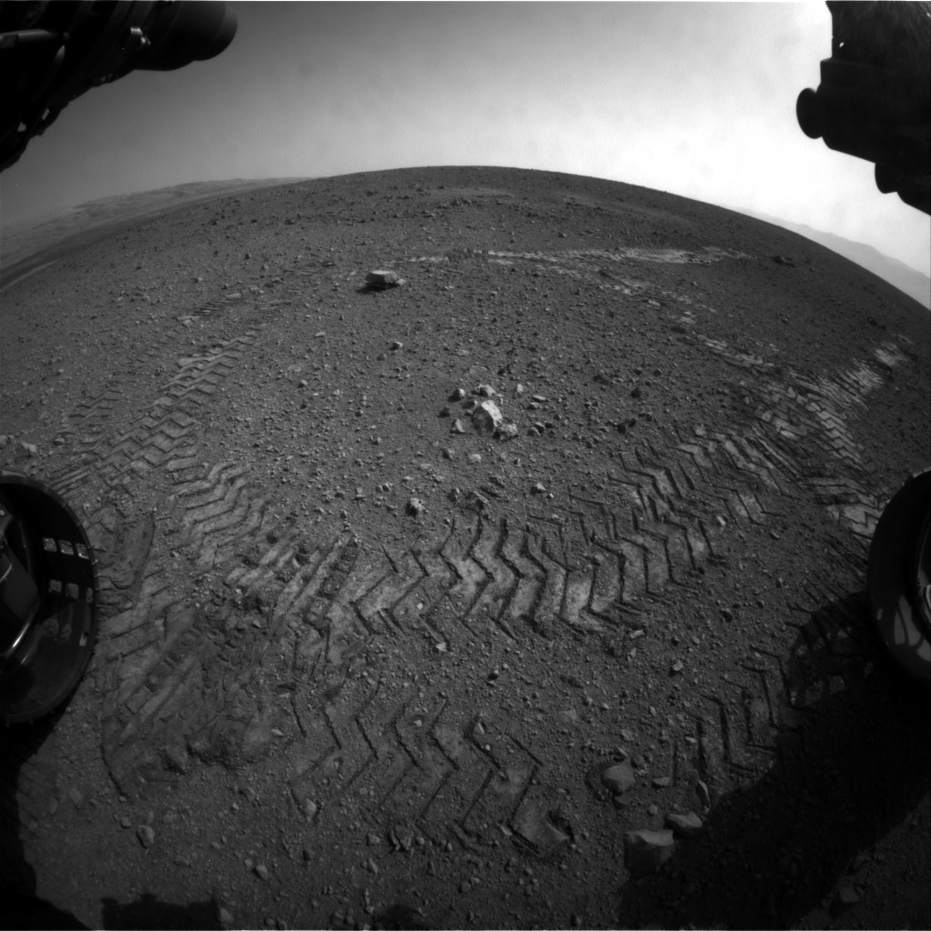 Curiosity Rover's Historic First Tracks on Mars (Photo)
